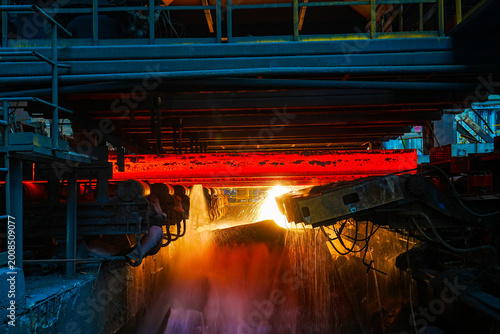 The fiery steel billet, the core moment of the rolling mill production line