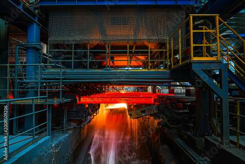 The fiery steel billet, the core moment of the rolling mill production line