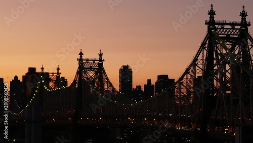 Φωτογραφία New York City Manhattan Midtown skyline from Queens, Queensboro bridge architecture, United States