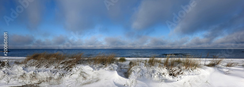 Canvastavla baltic sea coastal scenery with snow on the dunes in Heidkate, Germany