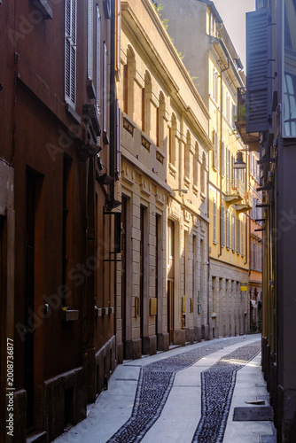 Fotografía Old buildings along Via Fiori Chiari in Milan, Italy