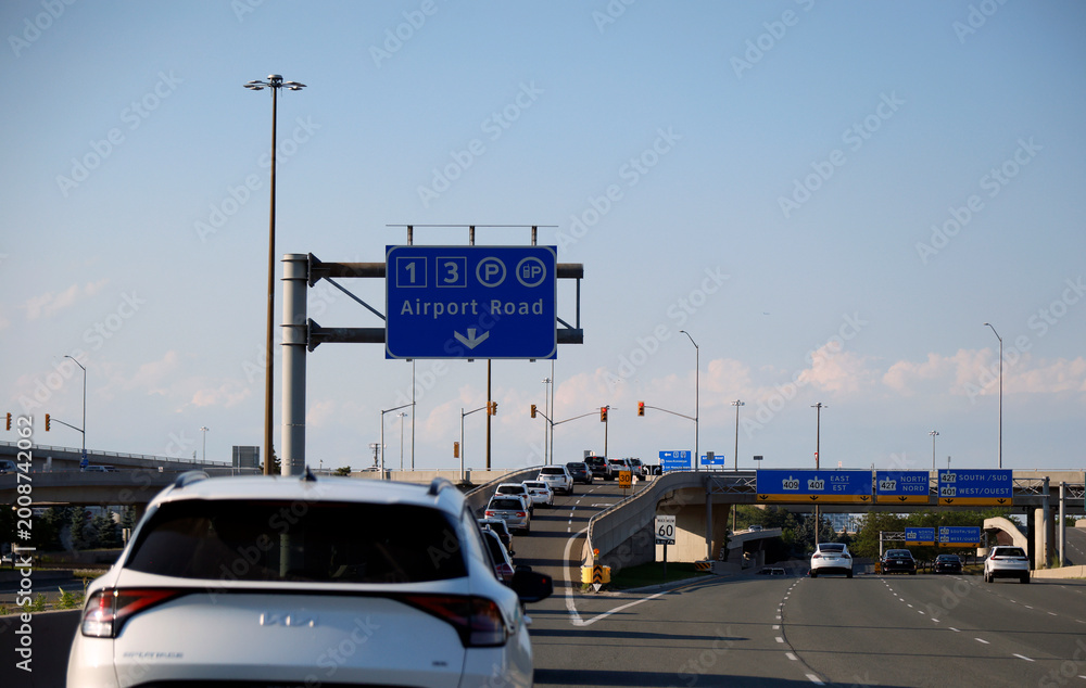 Fototapeta premium La route vers l'aéroport de Toronto, Canada. 