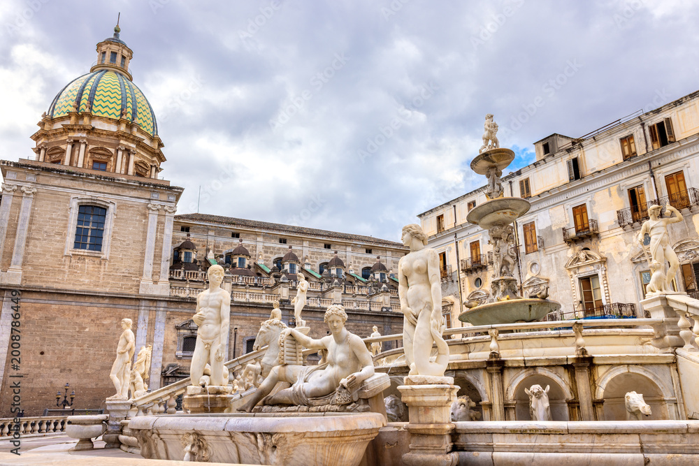 Obraz premium Pretoria fountain in Palermo. Sicily, Italy