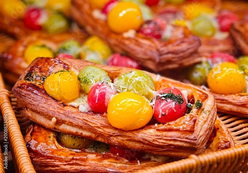 Cuadro en lienzo Close-up view of a tomato Danish pastry from above