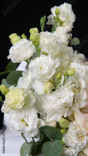 Принти на полотні An exquisite floral arrangement in a delicate flesh-colored hatbox with roses and eustoma