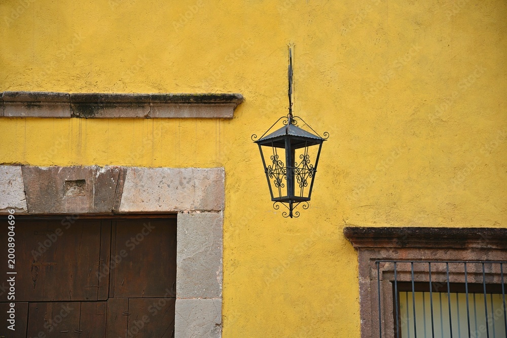 Fototapeta premium Old Colonial house facade in the historic center of San Miguel de Allende, Guanajuato Mexico.