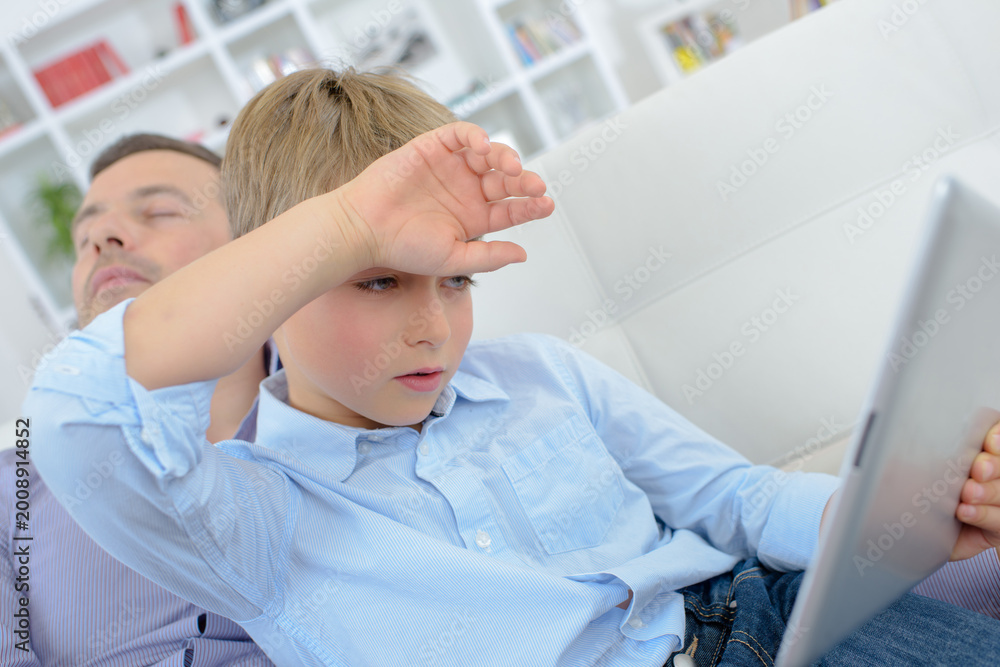 Obraz premium a young boy having headache