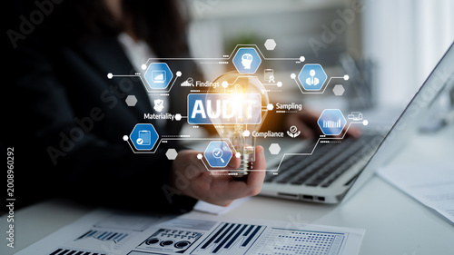 Schilderij op canvas A professional setting highlighting a digital representation of the audit process, showcasing key elements like compliance and findings amid a busy office space