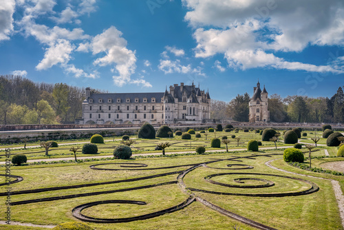 Vászonkép The Château de Chenonceau, also known as the ladies' castle, is a 16th-century residential-style castle located in the French commune of Chenonceaux, in the Indre-et-Loire department