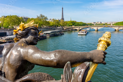 Εκτύπωση καμβά Sculpture on Alexander III bridge over Seine river with Eiffel tower at backgrou