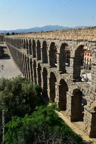 L’aqueduc romain de Ségovie en Espagne