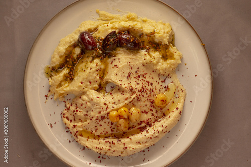 Fényképezés Savory mixture combining smooth hummus and roasted vegetables