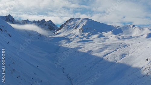 vistas de las montañas nevadas 