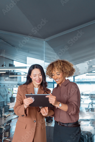 Cuadro en lienzo Professional business people working