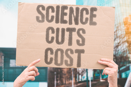 Tableau sur toile "Science Cuts Cost" Reductions in public scientific funding produce downstream health and economic costs far exceeding savings
