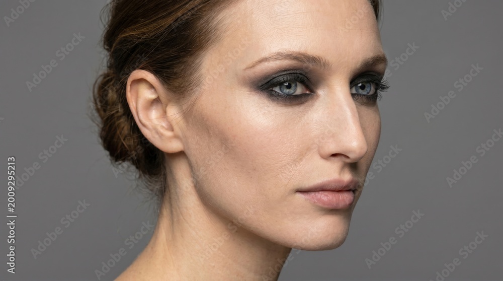 Naklejka premium Portrait of woman with smokey eyes. Sophisticated beauty look. Confidence.
