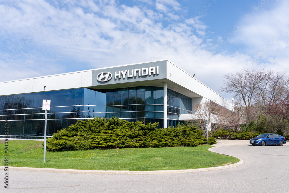 Obraz premium Markham, Ontario, Canada - May 3, 2026: Hyundai anadian headquarters in Markham, Ontario, Canada. Hyundai is a South Korean multinational automotive manufacturer.