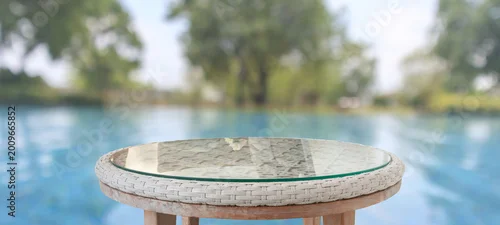 Panel kuchenny z motywem Empty round table top with blur outdoor swimming pool in tropical resort hotel summer background