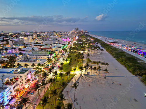 Obraz na plátne Aerial view of Miami with Ocean Drive at night