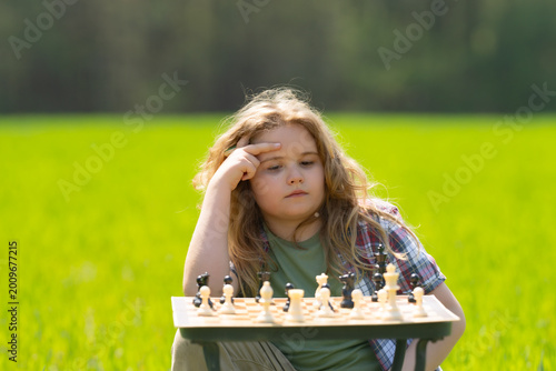 Bild auf Leinwand Kid plays chess