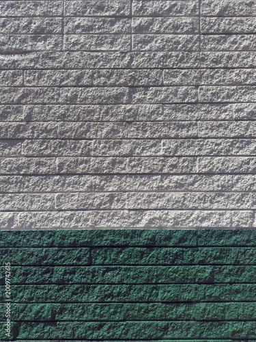 Φωτογραφία Painted Cinder Block Wall with White Top and Green Bottom, Rough Texture