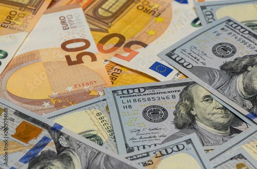Foto EUR USD forex currency background with dollars and euros