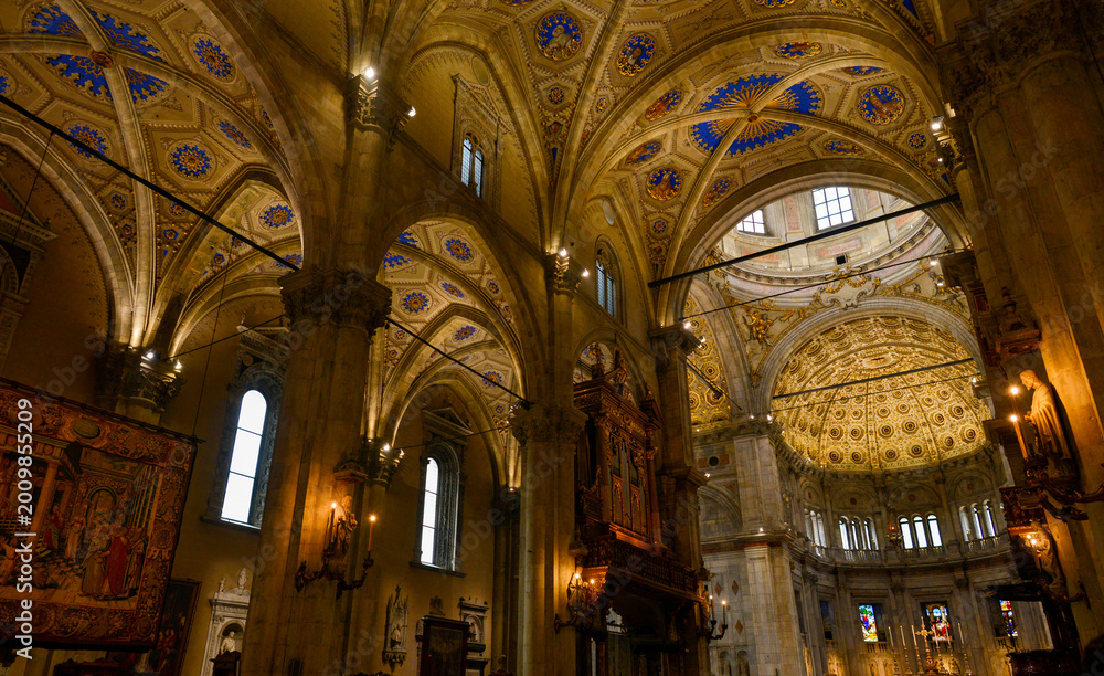 Naklejka premium Innenansicht des Doms von Como, Italien