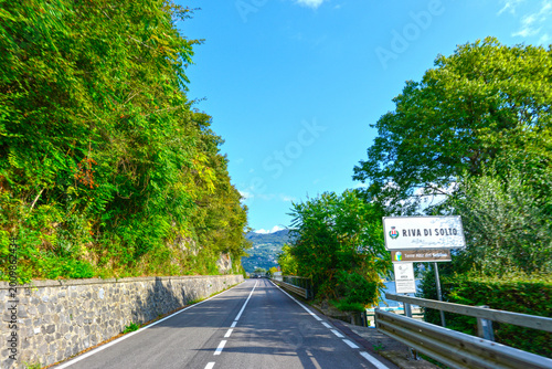 Φωτογραφία Uferstraße am Iseosee bei Riva di Solto, Italien