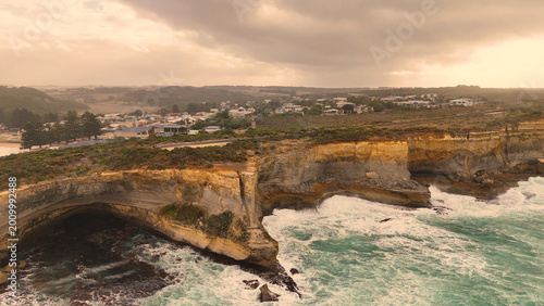 Foto Aerial View of Port Campbell Rugged Cliffs and Coastal Town