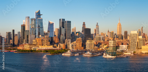 Φωτογραφία Aerial New York City view of the Midtown Manhattan skyline, with Hudson Yards sk