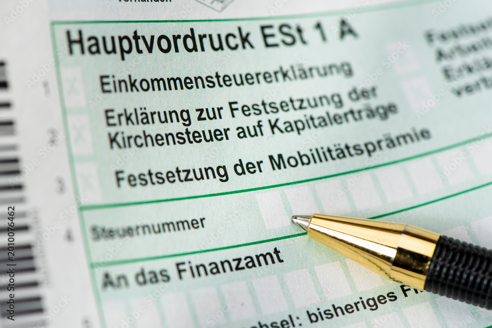 Obraz premium Steuererklärung für Finanzamt mit Formular