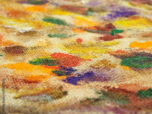Φωτογραφία Various multi-colored spots of different shapes from paint brushes with gouache