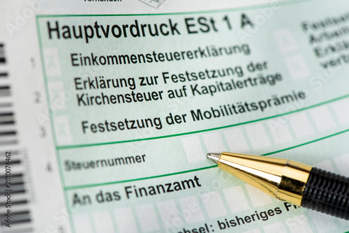 Cuadro en lienzo Steuererklärung für Finanzamt mit Formular