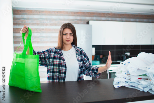 Canvastavla Concept against unreasonable use of plastic bags