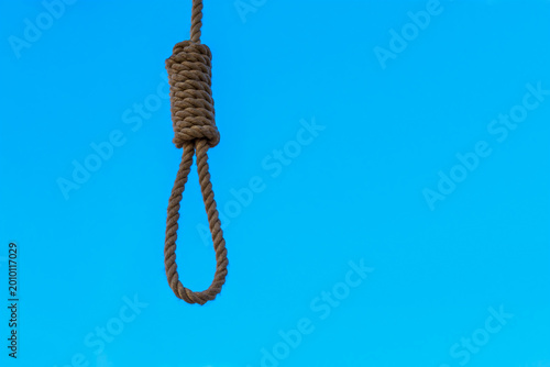 Foto Halloween noose on blue background