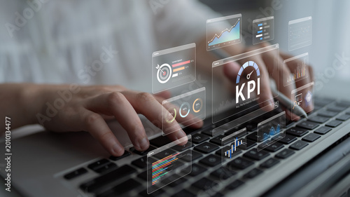 Fotografía A business intelligence dashboard displaying various Key Performance Indicators (KPI)