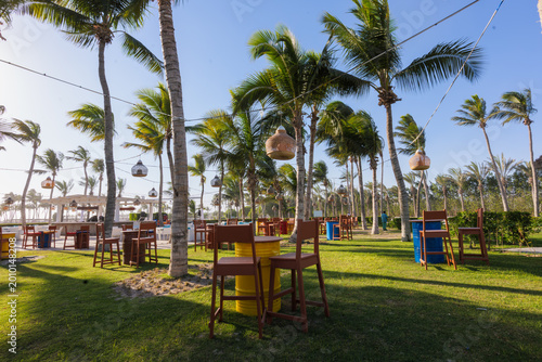 Foto Outdoor Dining Area with Palm Trees and Lanterns at Hawana Salalah