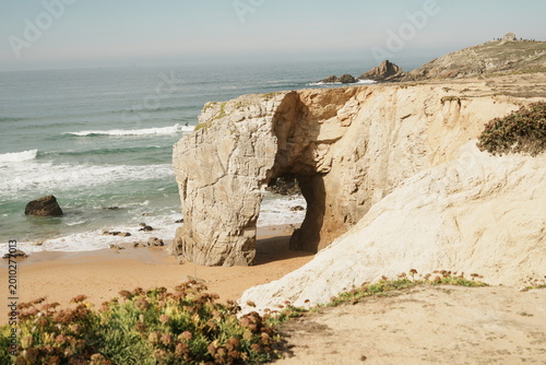 Bild auf Leinwand Falaise sur la plage de Port Blanc à Quiberon dans le Morbihan en Bretagne en Fr