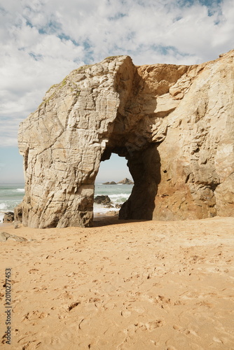 Fotografie Falaise sur la plage de Port Blanc à Quiberon dans le Morbihan en Bretagne en Fr