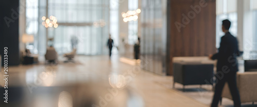 Quadro em tela A modern, upscale hotel lobby featuring blurred figures walking in the background, creating a sense of movement and tranquility in a spacious environment