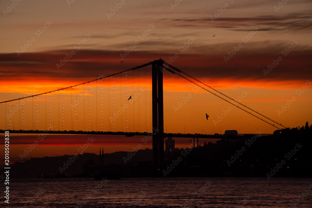 Obraz premium bridge at sunset