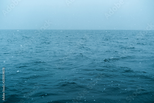 Canvastavla Königssee water surface in overcast weather