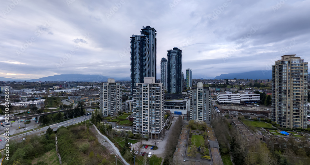 Fototapeta premium Urban Skyline With Residential High-Rise Towers Overlooking Burnaby In Greater Vancouver, British Columbia