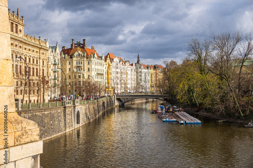 Fototapeta premium Brücke auf die Slowanski Moldauinsel