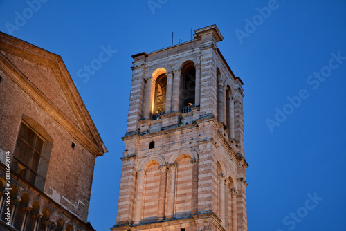 Quadro em tela Il campanile della Cattedrale di Ferrara in uno scatto serale.