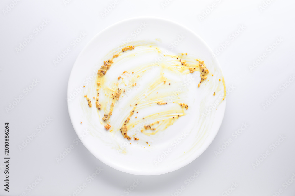 Naklejka premium One dirty plate on white background, top view