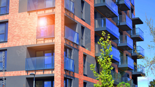 Quadro su tela European residential architecture harmonizing with nature