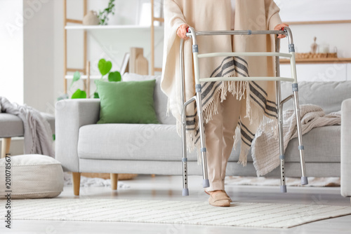 Senior woman with medical w...