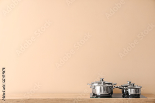 Stainless cooking pots on e...