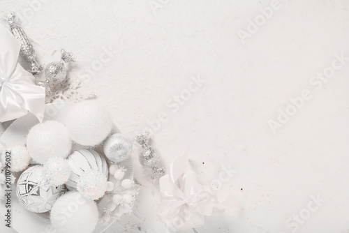 Plate with Christmas balls ...